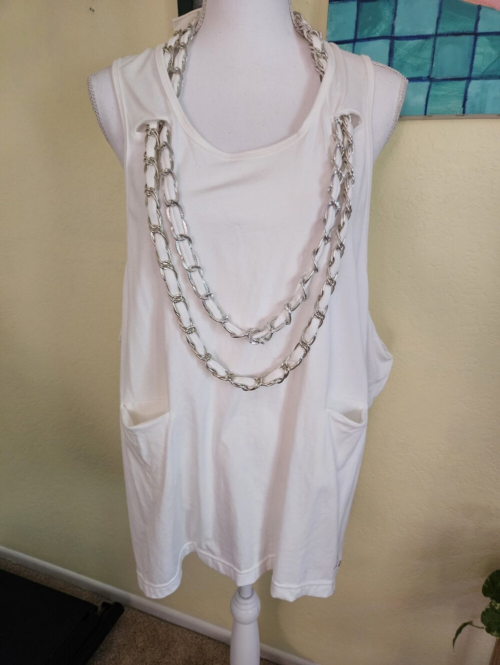 Neiman Marcus Neon buddha White Sleeveless Tank with Silver Chain Detail Sz S